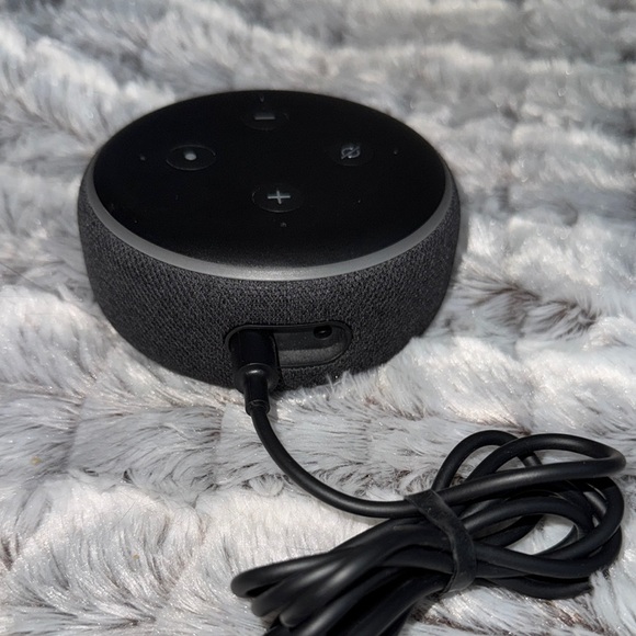 Amazon Echo Dot 3rd Generation w/ Alexa Voice Media Device Charcoal w/ power crd - Picture 3 of 9